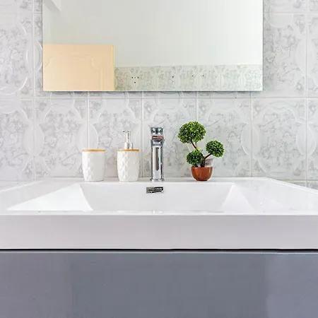 44 - & Access Apartment