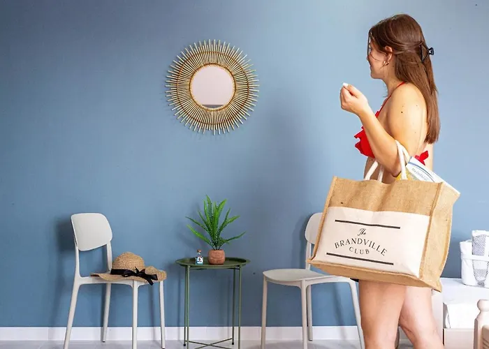 44 - & Access * Himarë